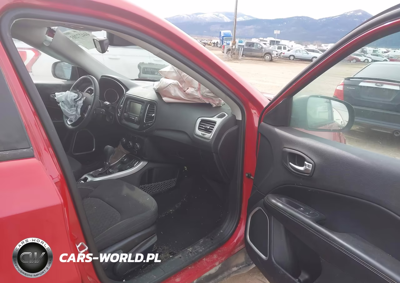 2018 Jeep Compass Sport 4X4 VIN:3C4NJDABXJT361024 - 5