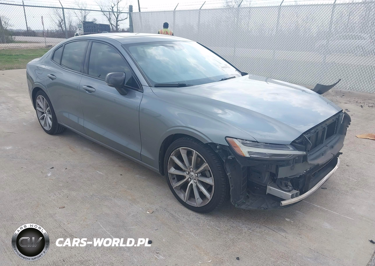 2021 Volvo S60 T5 Momentum