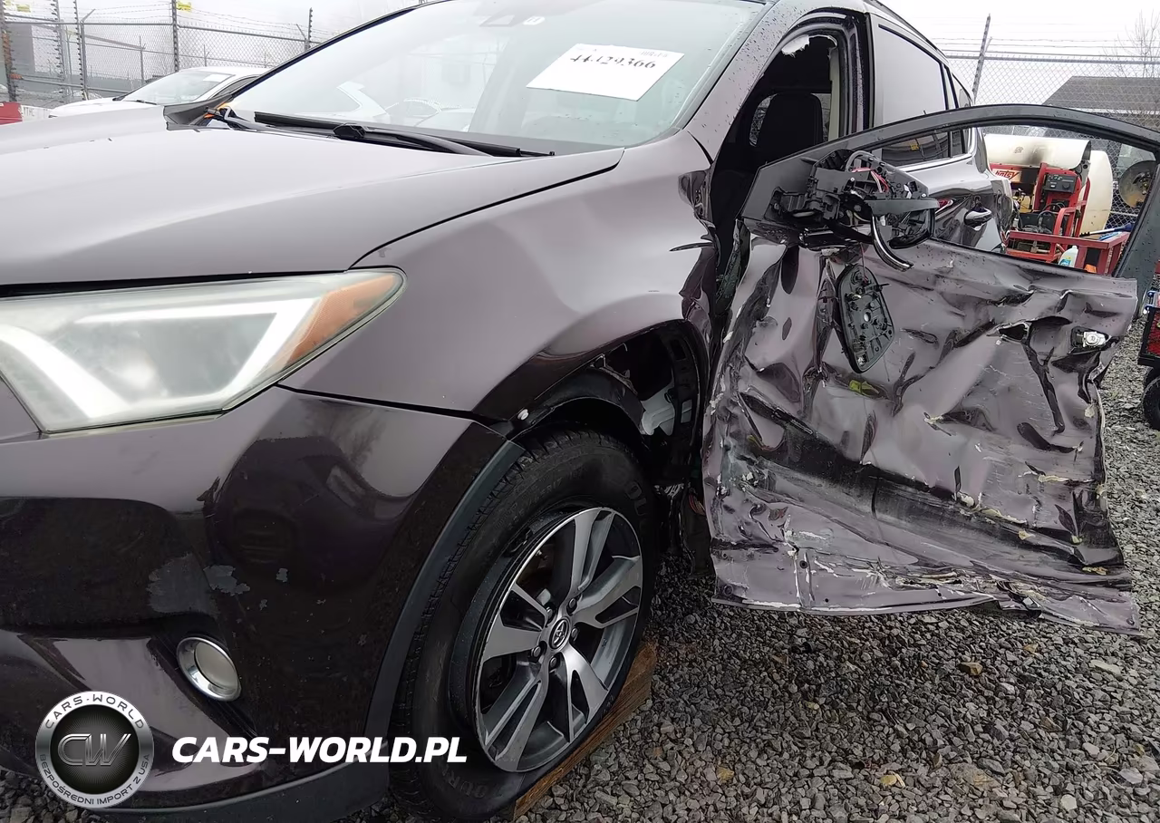 2018 Toyota Rav4 Xle VIN:2T3RFREV7JW711285 - 19