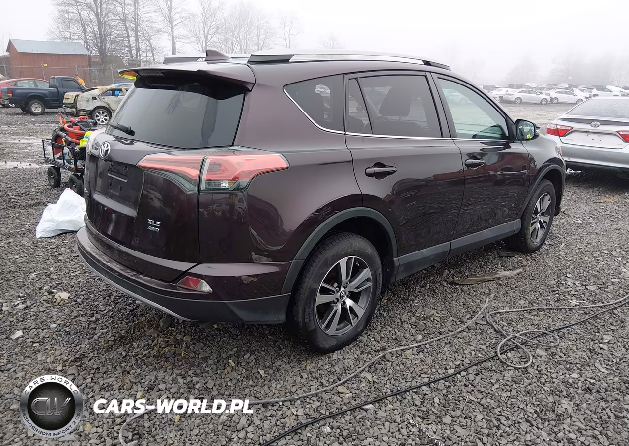 2018 Toyota Rav4 Xle VIN:2T3RFREV7JW711285 - 4
