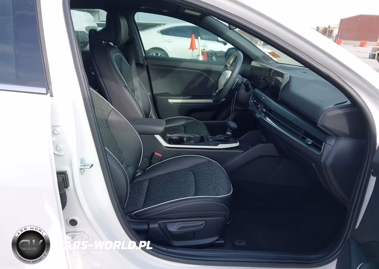 2025 Kia K4 Gt-Line VIN:3KPFW4DE8SE241692 - 5