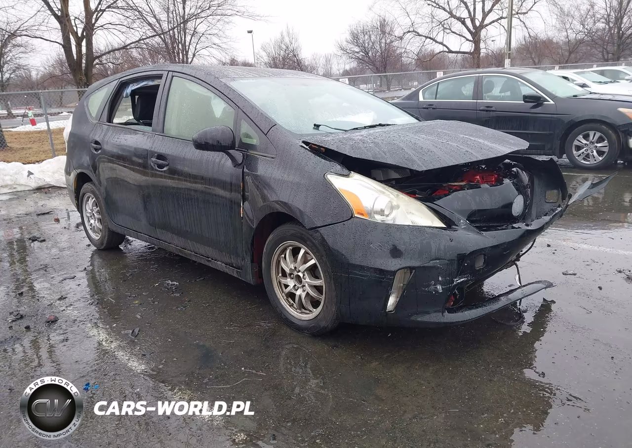 2014 Toyota Prius V Two – zdjęcie 1 z 15