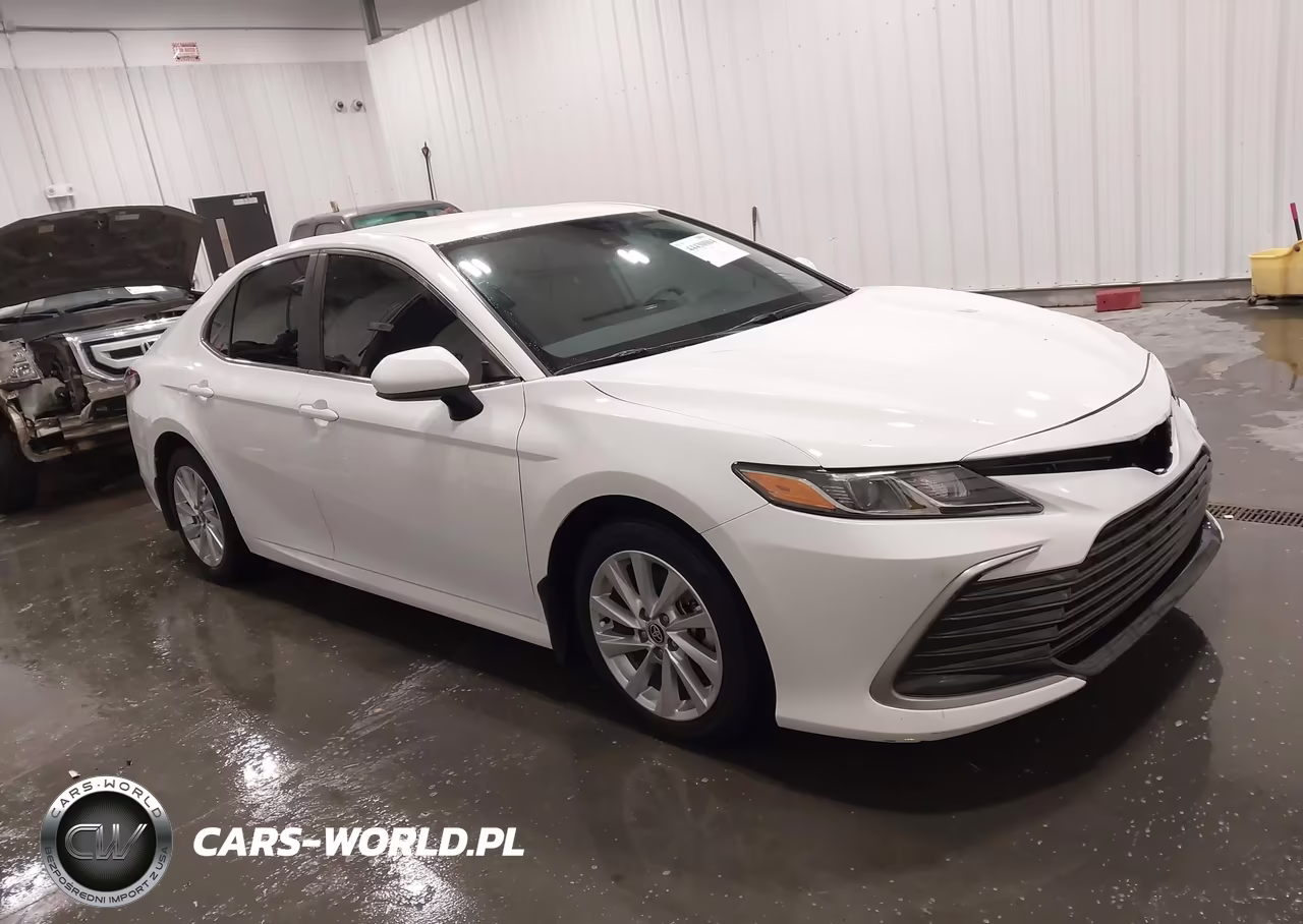 2023 Toyota Camry Le – zdjęcie 1 z 11