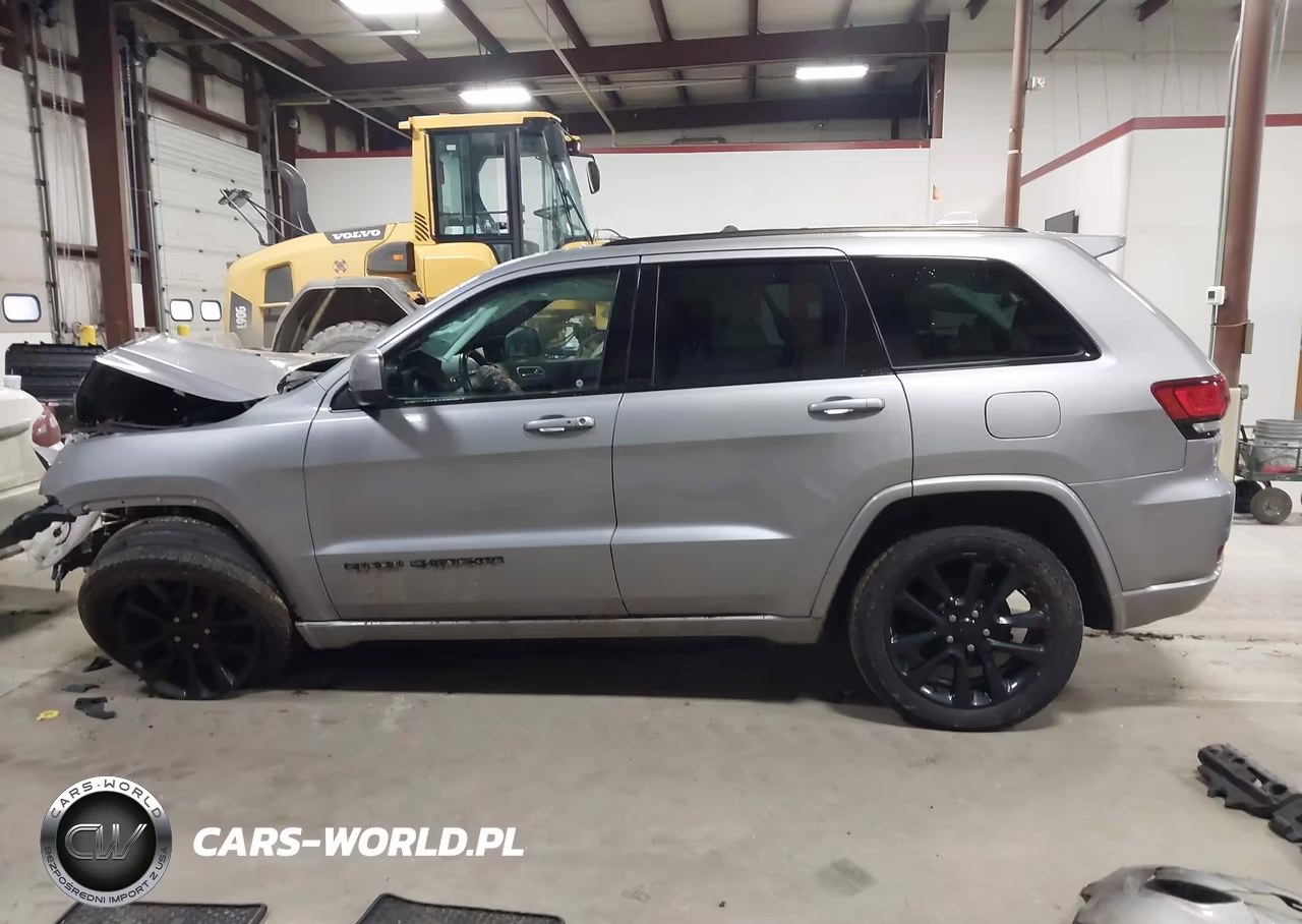 2018 Jeep Grand Cherokee Altitude 4X4 VIN:1C4RJFAG2JC376394 - 15