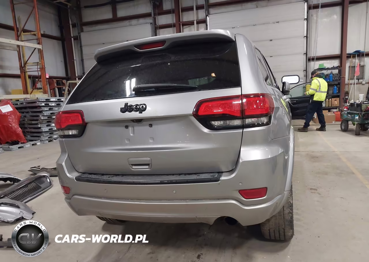 2018 Jeep Grand Cherokee Altitude 4X4 VIN:1C4RJFAG2JC376394 - 17