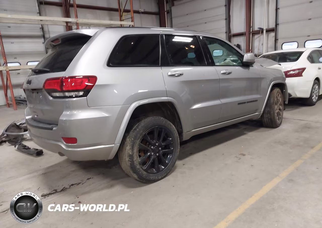 2018 Jeep Grand Cherokee Altitude 4X4 VIN:1C4RJFAG2JC376394 - 4