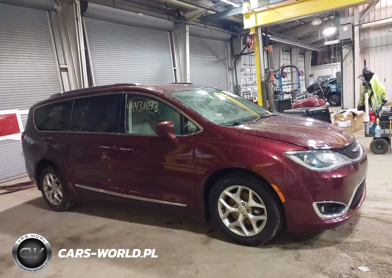2017 Chrysler Pacifica Touring-L Plus VIN:2C4RC1EG8HR551045 - 13