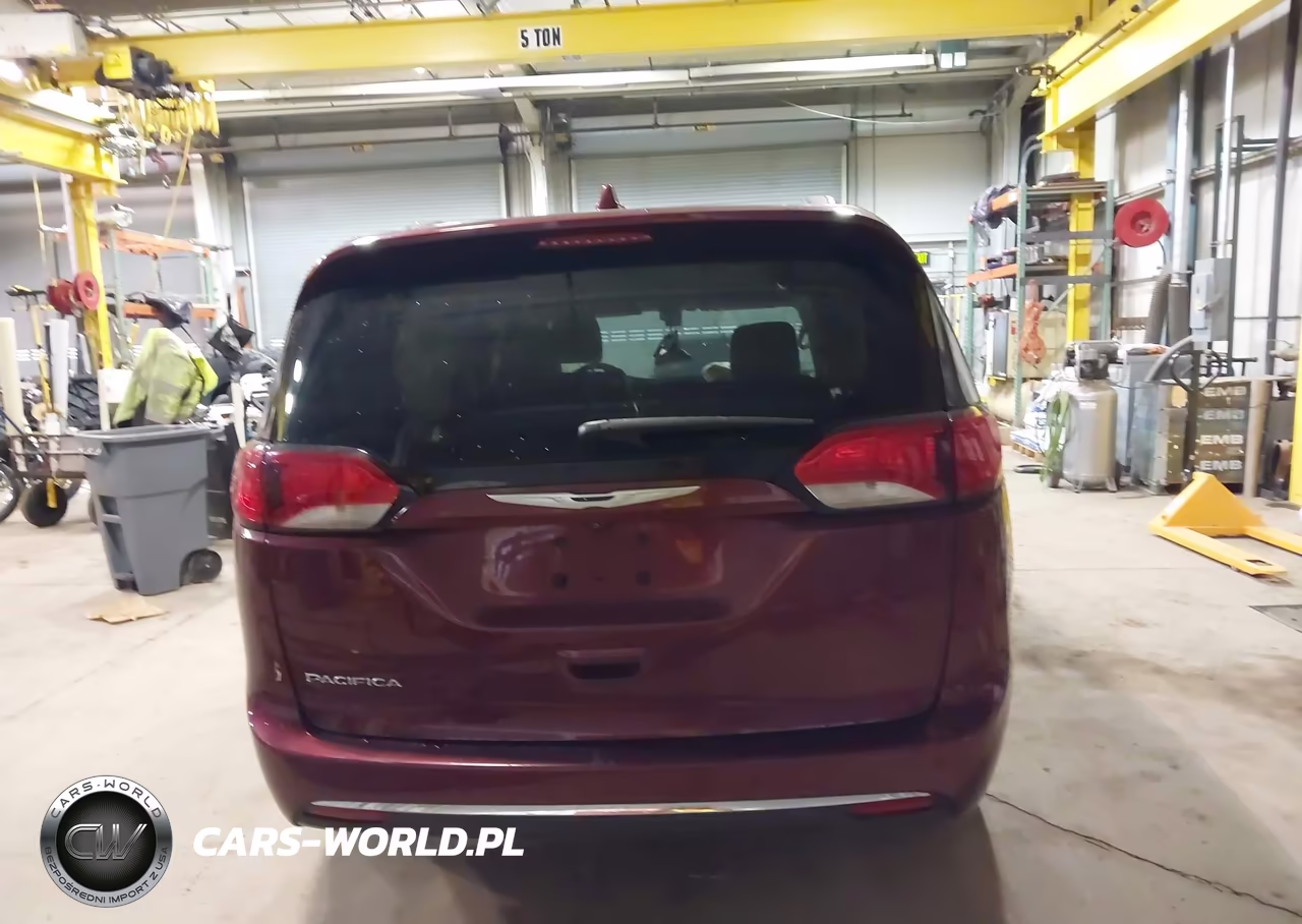 2017 Chrysler Pacifica Touring-L Plus VIN:2C4RC1EG8HR551045 - 16