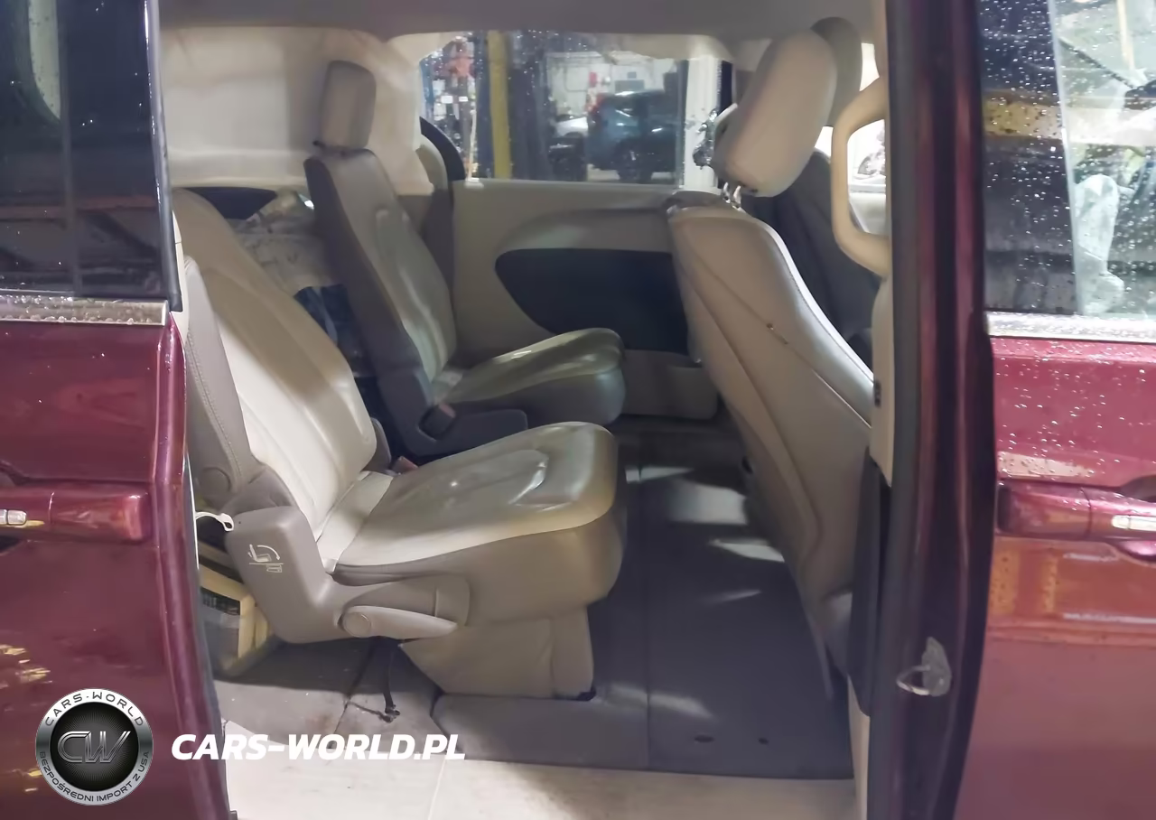 2017 Chrysler Pacifica Touring-L Plus VIN:2C4RC1EG8HR551045 - 8
