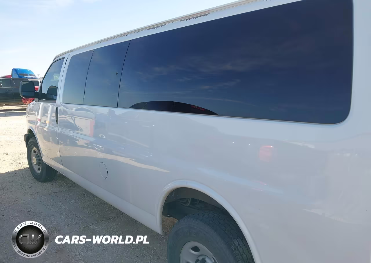2008 Chevrolet Express Ls VIN:1GAHG39K681170110 - 3