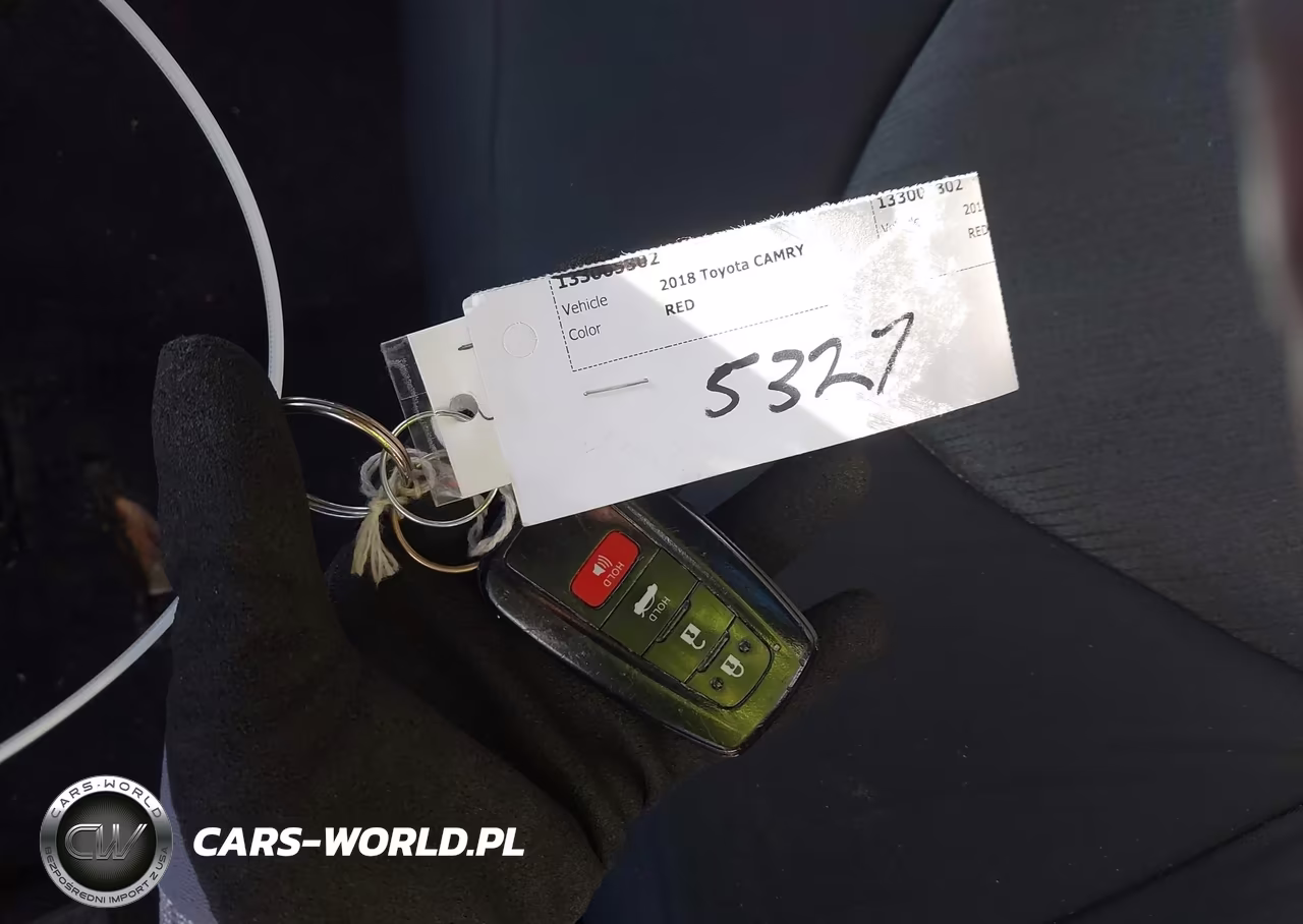 2018 Toyota Camry Le VIN:4T1B11HKXJU646248 - 11