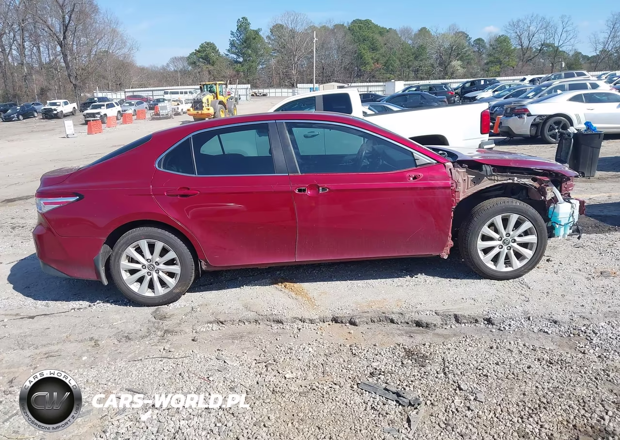 2018 Toyota Camry Le VIN:4T1B11HKXJU646248 - 14