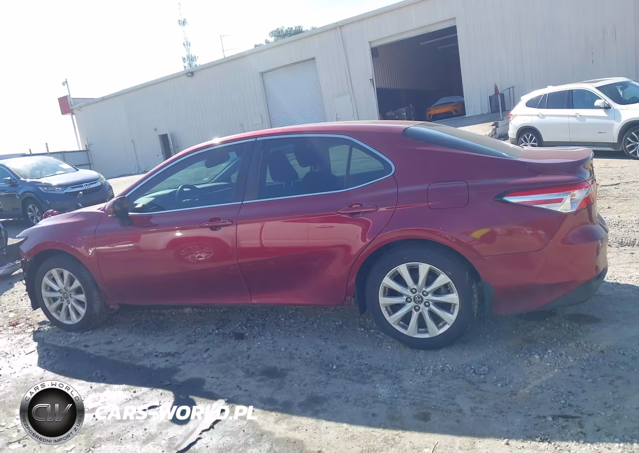 2018 Toyota Camry Le VIN:4T1B11HKXJU646248 - 15
