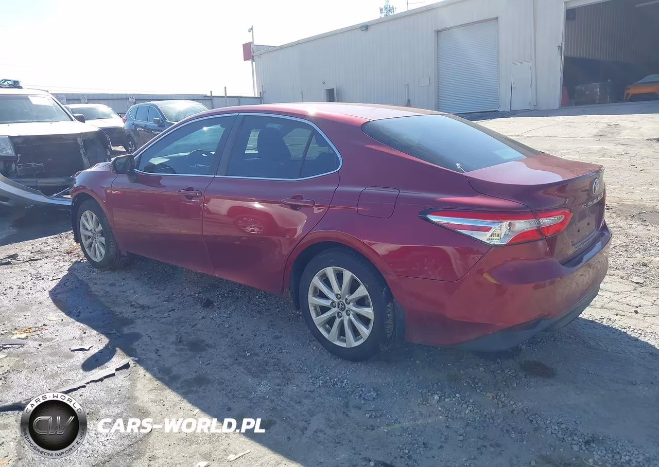 2018 Toyota Camry Le VIN:4T1B11HKXJU646248 - 3