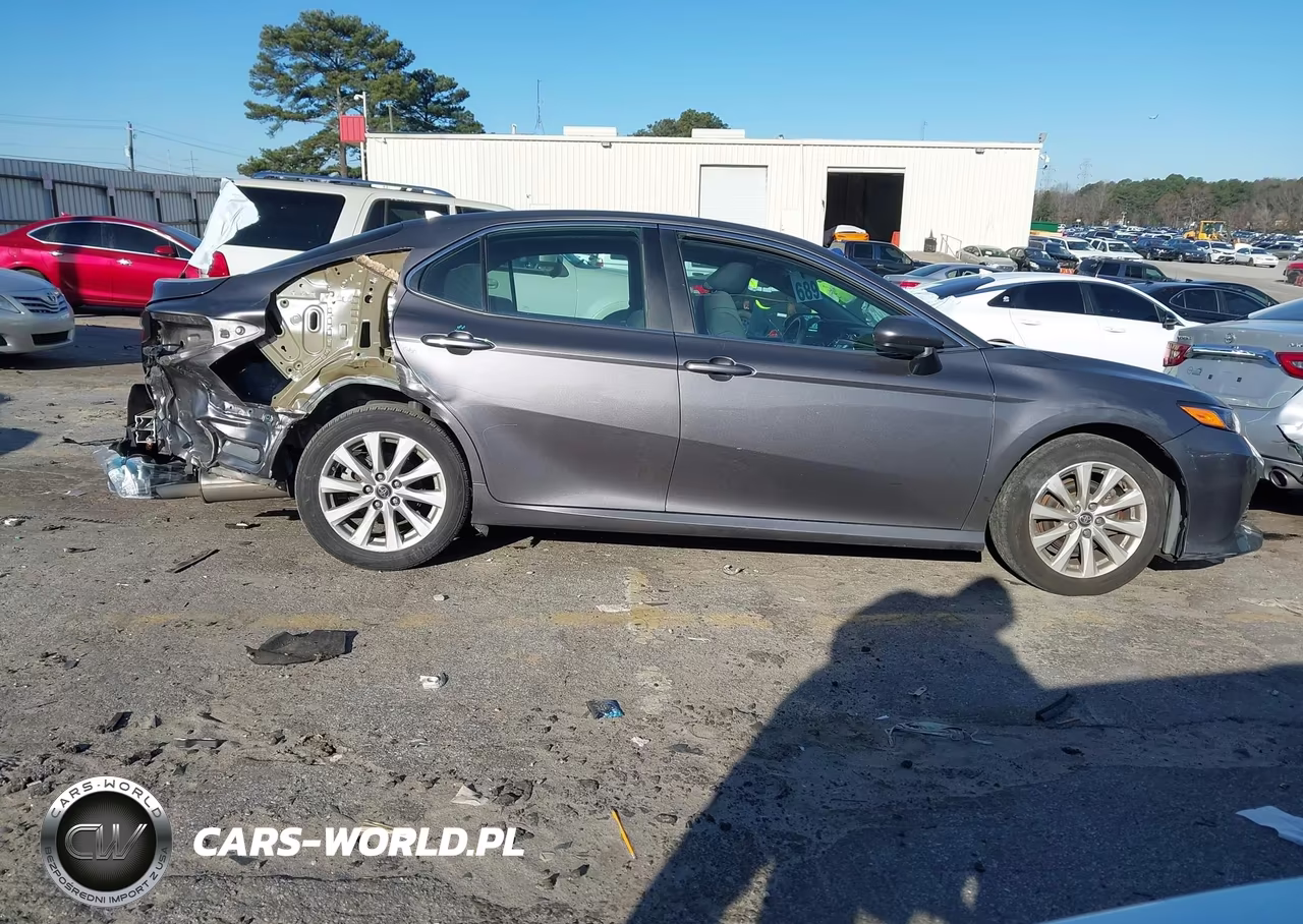 2019 Toyota Camry Le VIN:4T1B11HK7KU167089 - 13