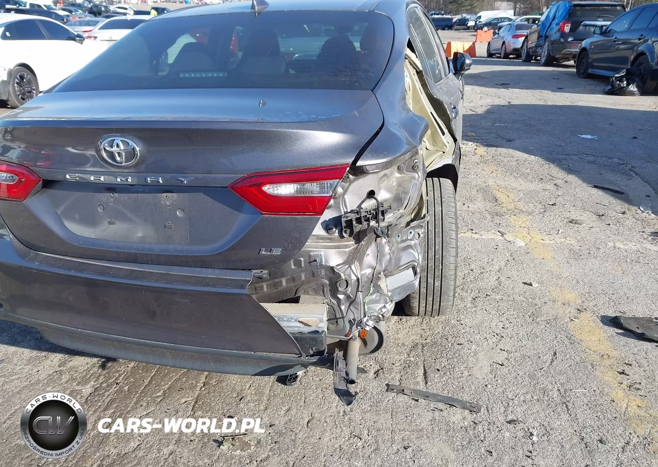 2019 Toyota Camry Le VIN:4T1B11HK7KU167089 - 17