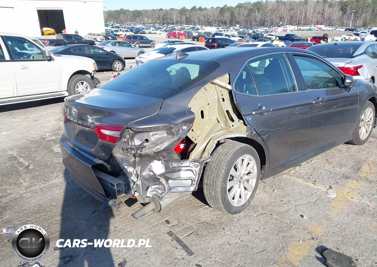 2019 Toyota Camry Le VIN:4T1B11HK7KU167089 - 18
