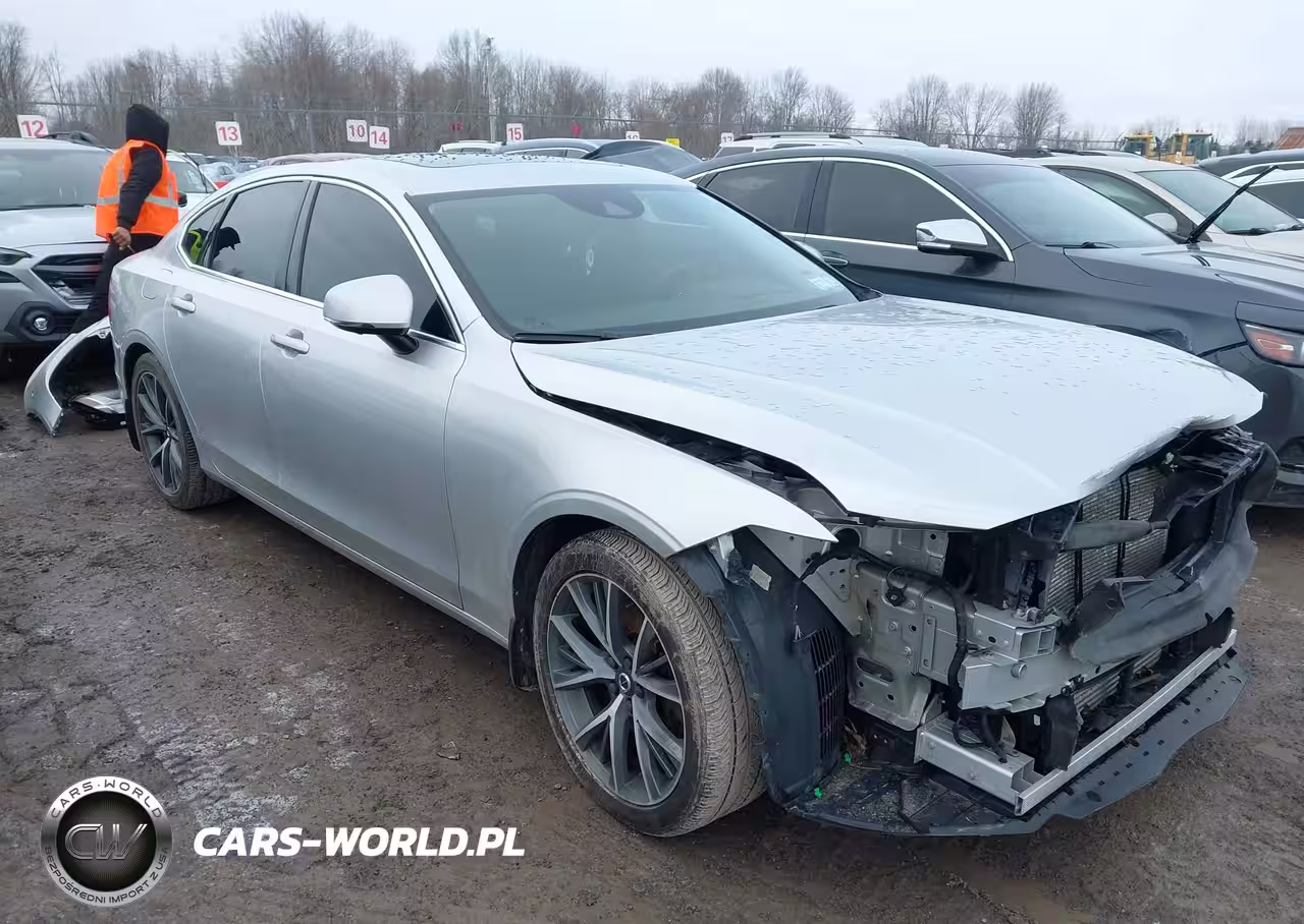 2017 Volvo S90 T6 Momentum