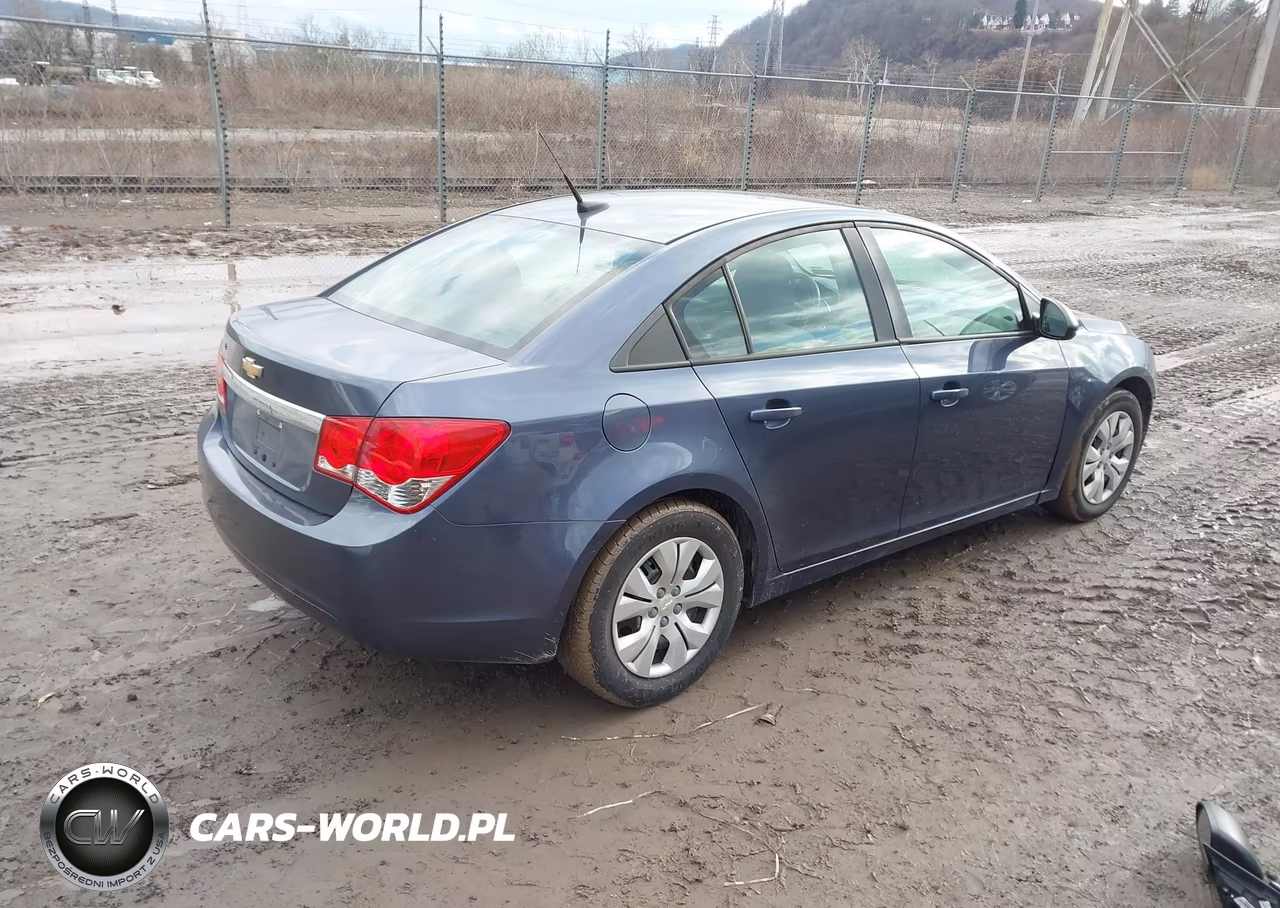 2014 Chevrolet Cruze Ls Auto VIN:1G1PA5SG0E7153696 - 4