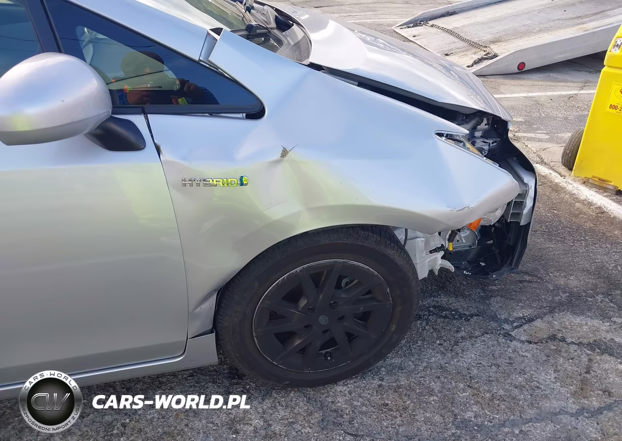 2015 Toyota Prius V Three VIN:JTDZN3EU9FJ022684 - 18