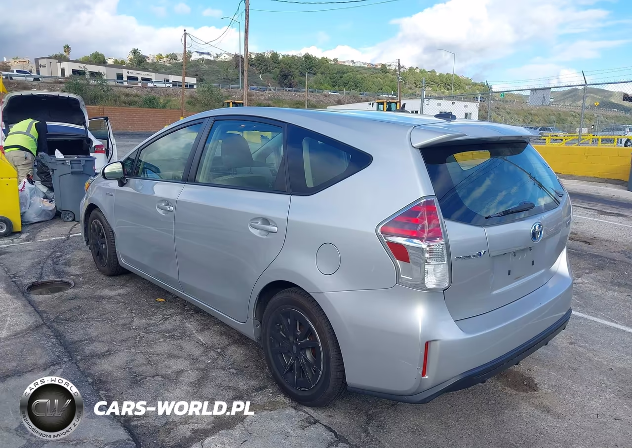 2015 Toyota Prius V Three VIN:JTDZN3EU9FJ022684 - 3