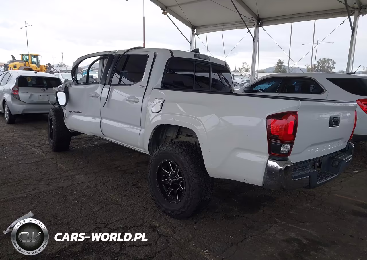 2018 Toyota Tacoma Sr5 VIN:5TFAX5GN1JX120915 - 3