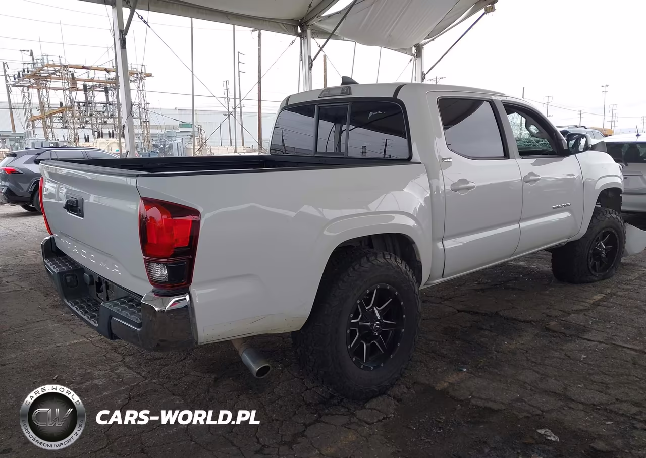 2018 Toyota Tacoma Sr5 VIN:5TFAX5GN1JX120915 - 4