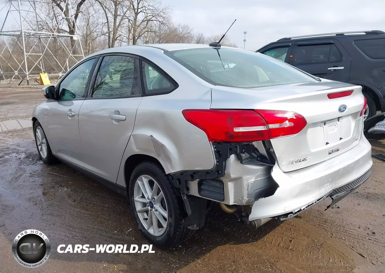 2017 Ford Focus Se VIN:1FADP3F22HL291883 - 3