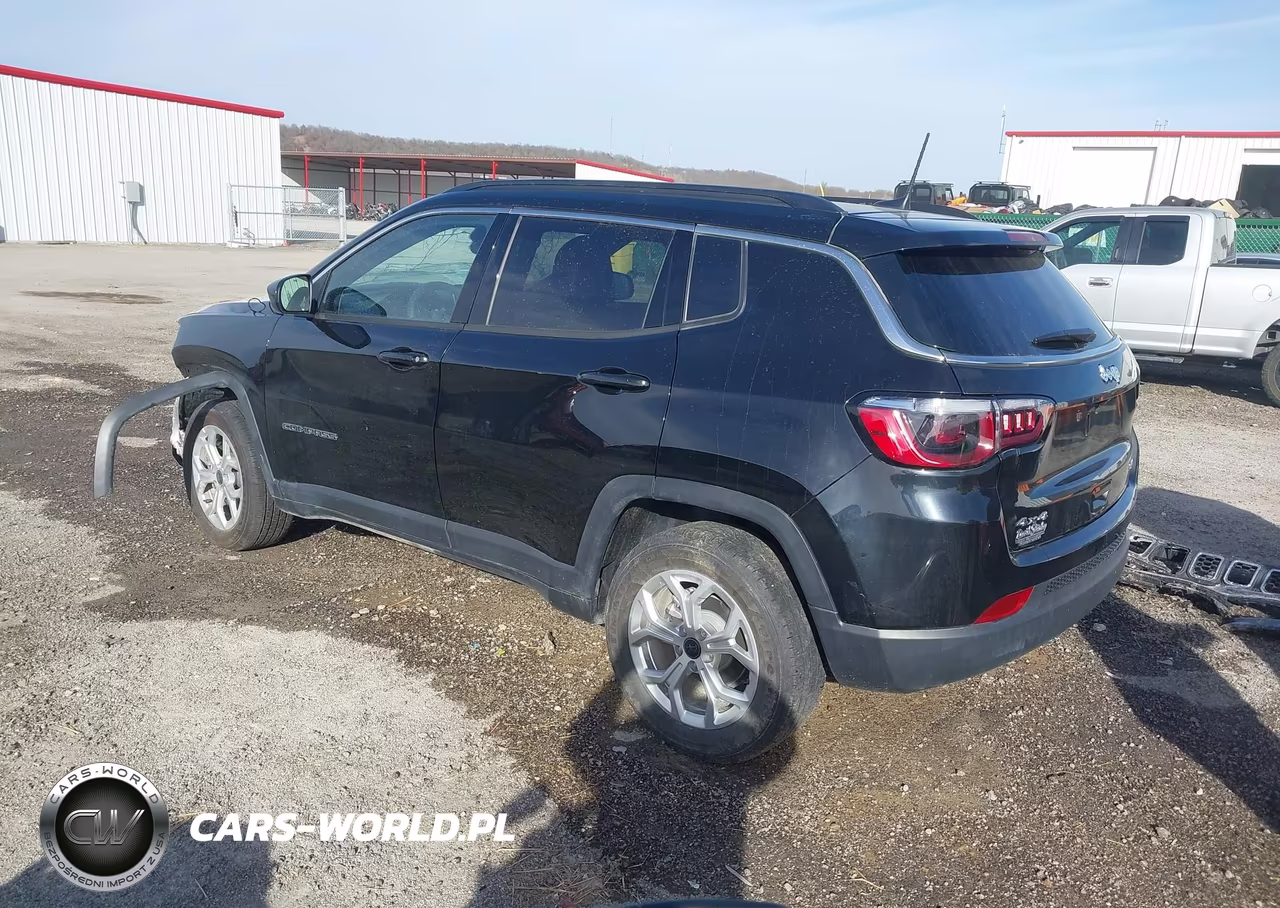 2025 Jeep Compass Latitude 4X4 VIN:3C4NJDBN1ST610420 - 3