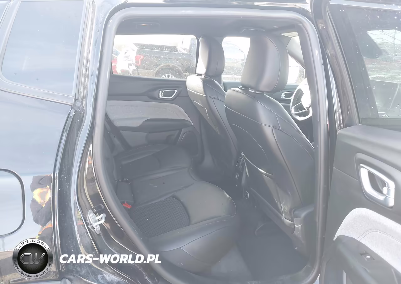 2025 Jeep Compass Latitude 4X4 VIN:3C4NJDBN1ST610420 - 8