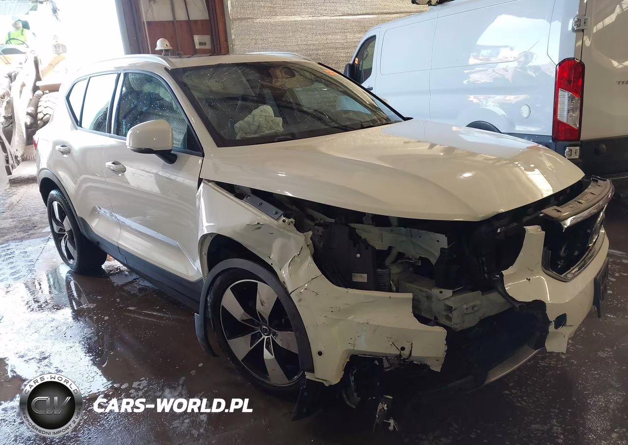 2019 Volvo Xc40 T5 Momentum-T5 R-Design