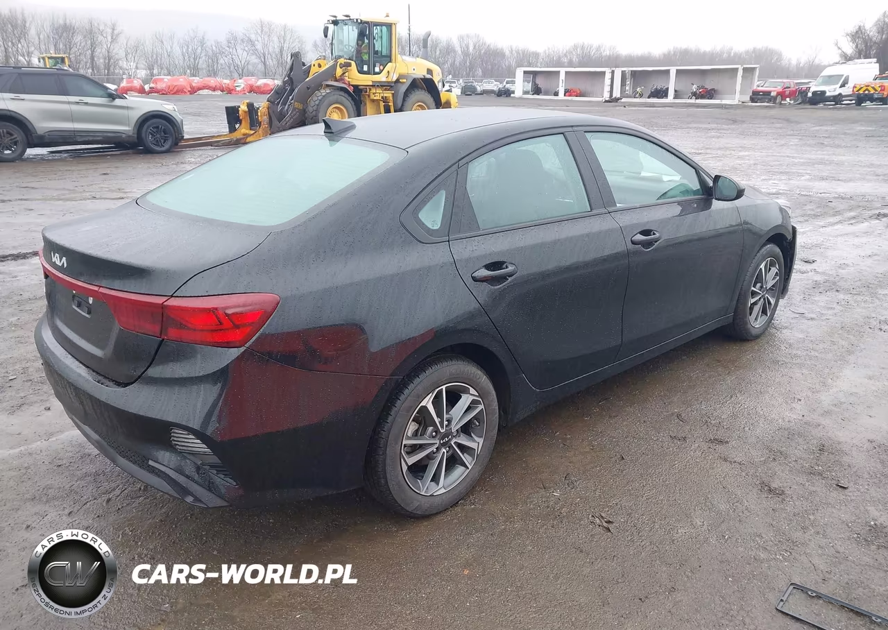2023 Kia Forte Lxs VIN:3KPF24AD1PE674768 - 4