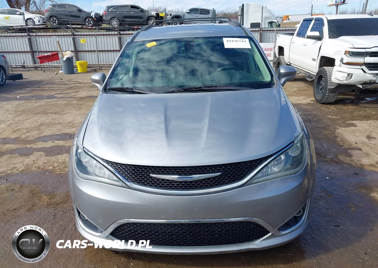 2017 Chrysler Pacifica Touring-L VIN:2C4RC1BG0HR613137 - 12