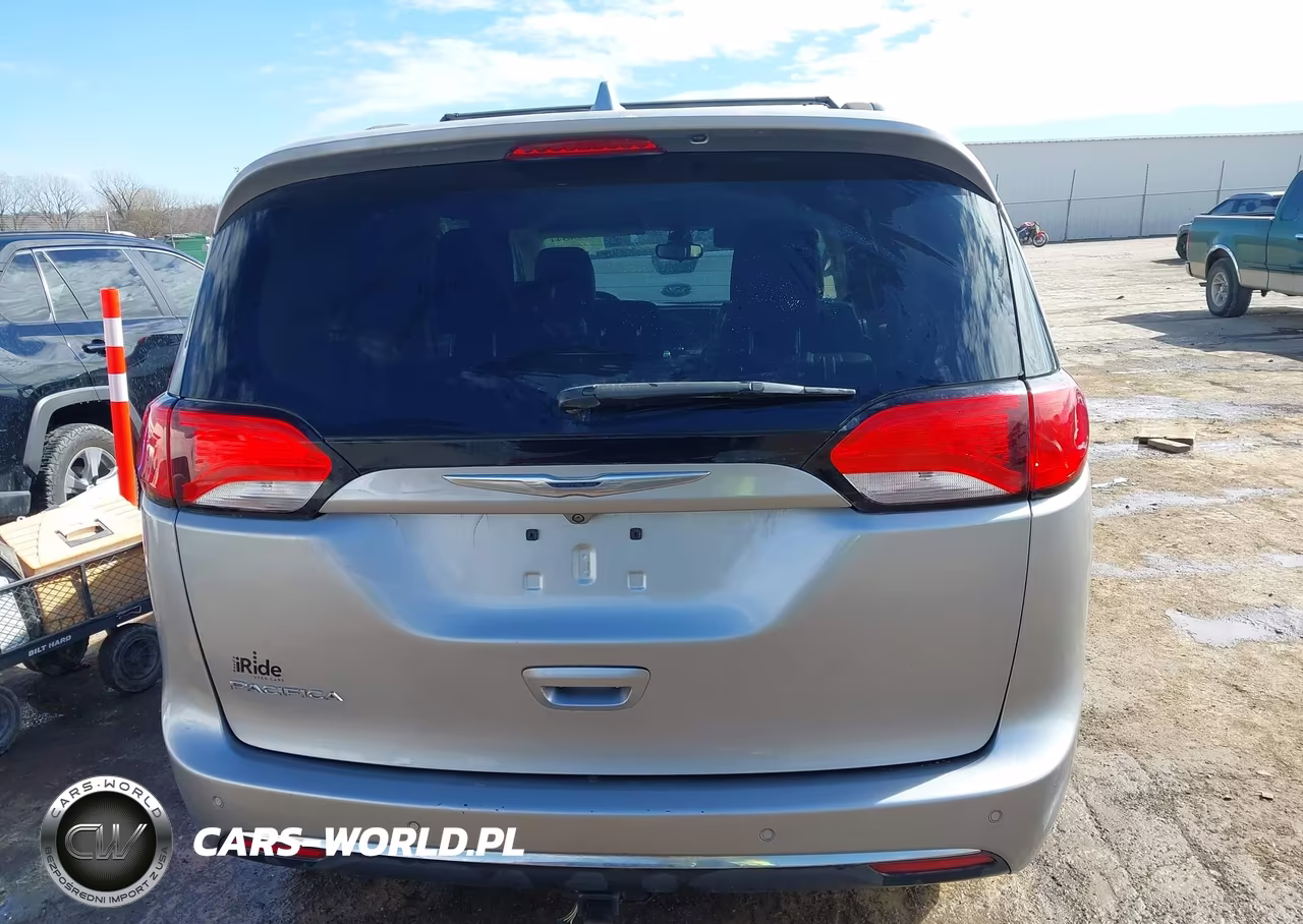 2017 Chrysler Pacifica Touring-L VIN:2C4RC1BG0HR613137 - 16
