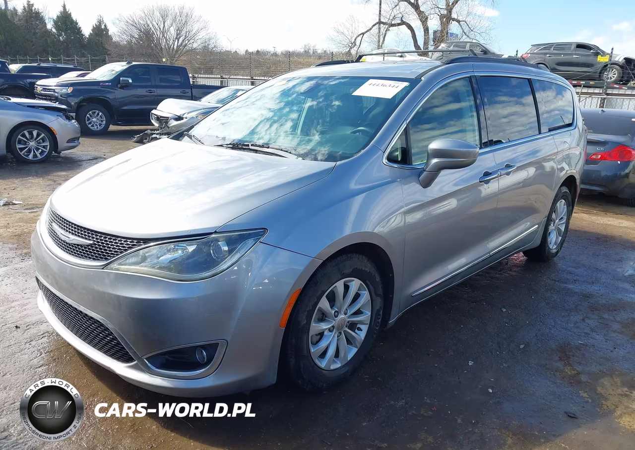 2017 Chrysler Pacifica Touring-L VIN:2C4RC1BG0HR613137 - 2