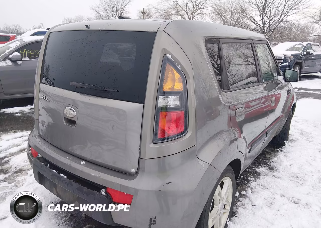 2010 Kia Soul + VIN:KNDJT2A24A7195178 - 4