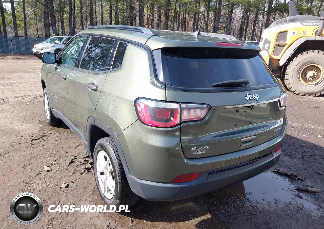 2018 Jeep Compass Sport 4X4 VIN:3C4NJDAB4JT127039 - 3