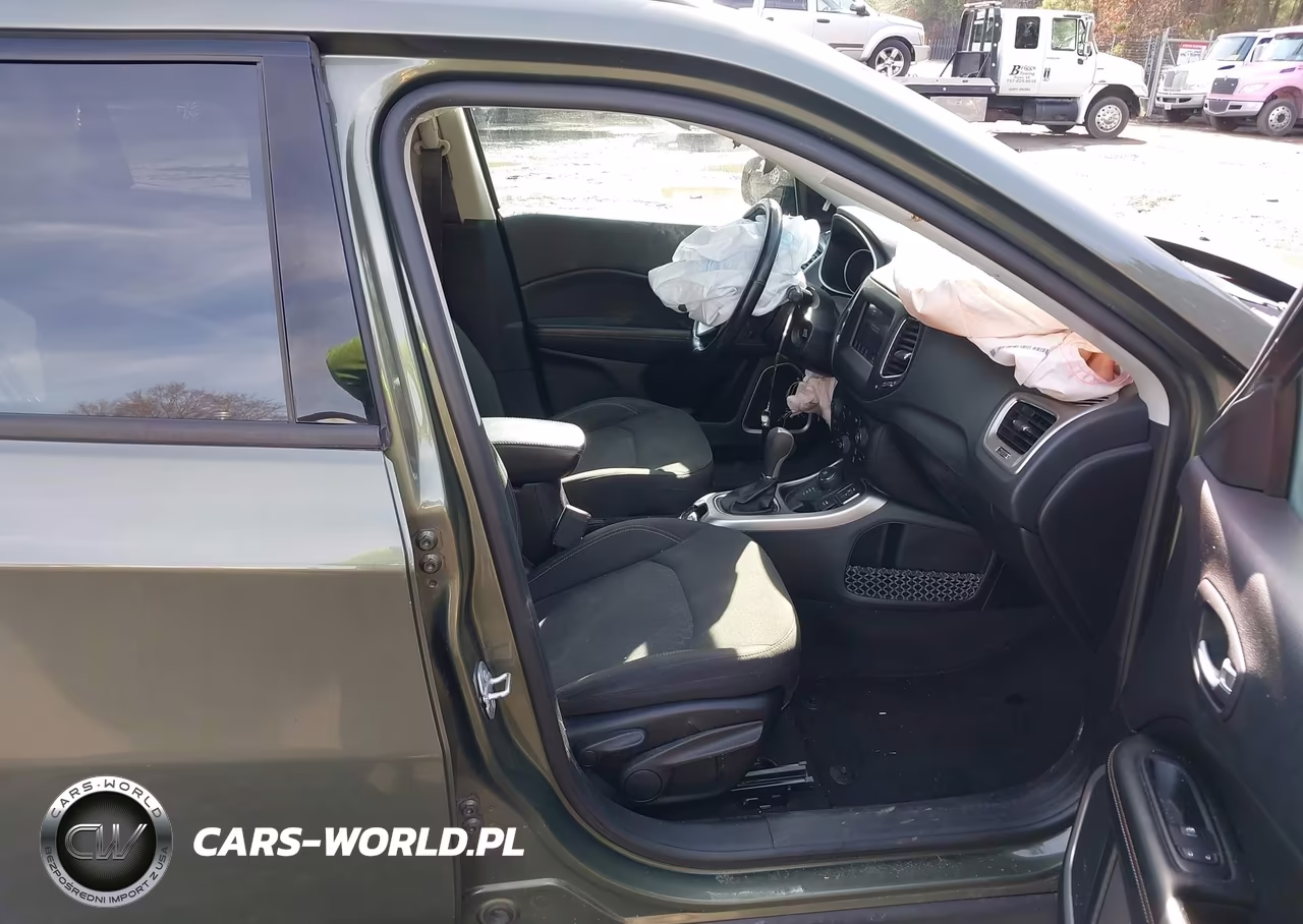 2018 Jeep Compass Sport 4X4 VIN:3C4NJDAB4JT127039 - 5