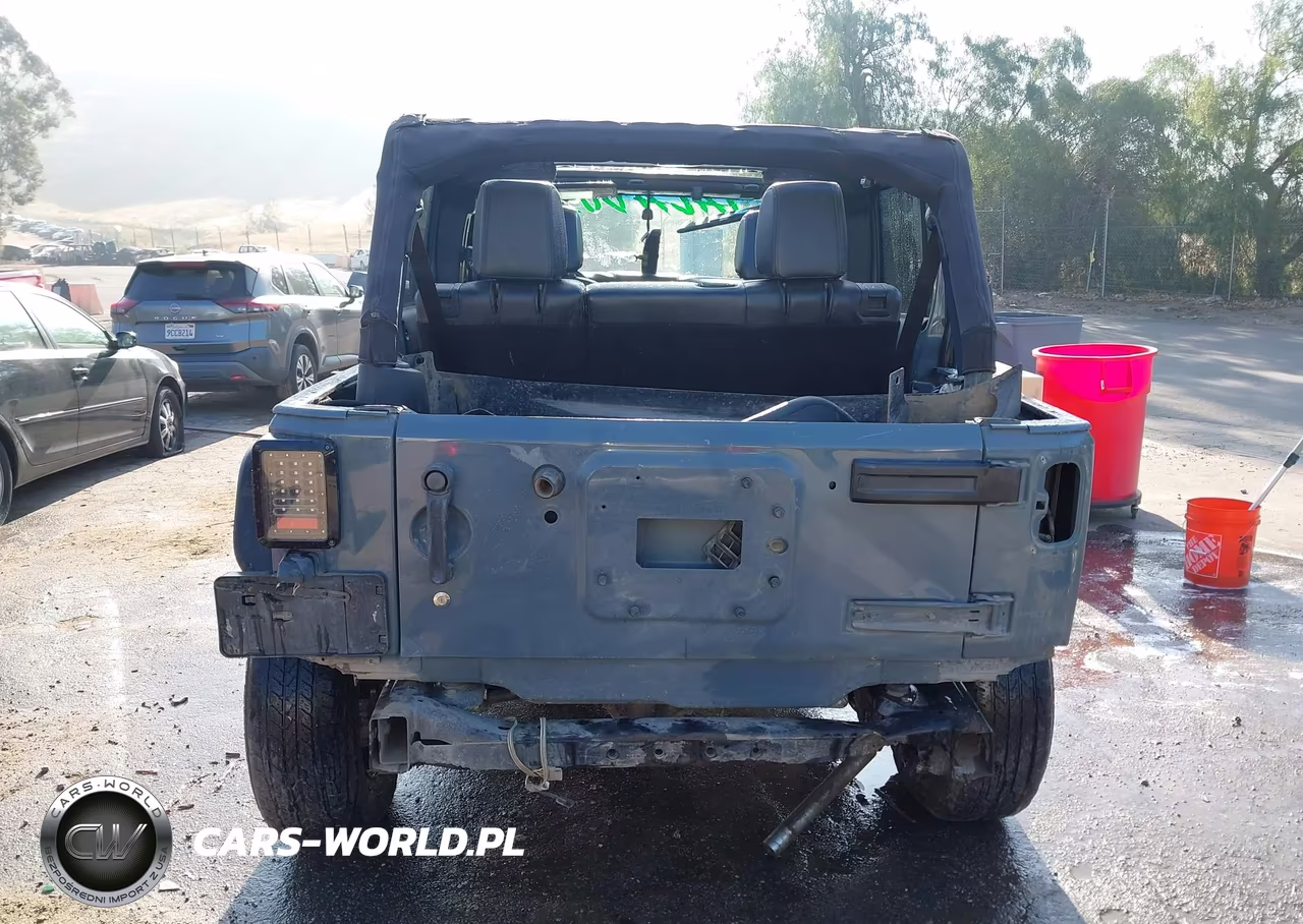2014 Jeep Wrangler Unlimited Sport VIN:1C4BJWDG2EL305179 - 17