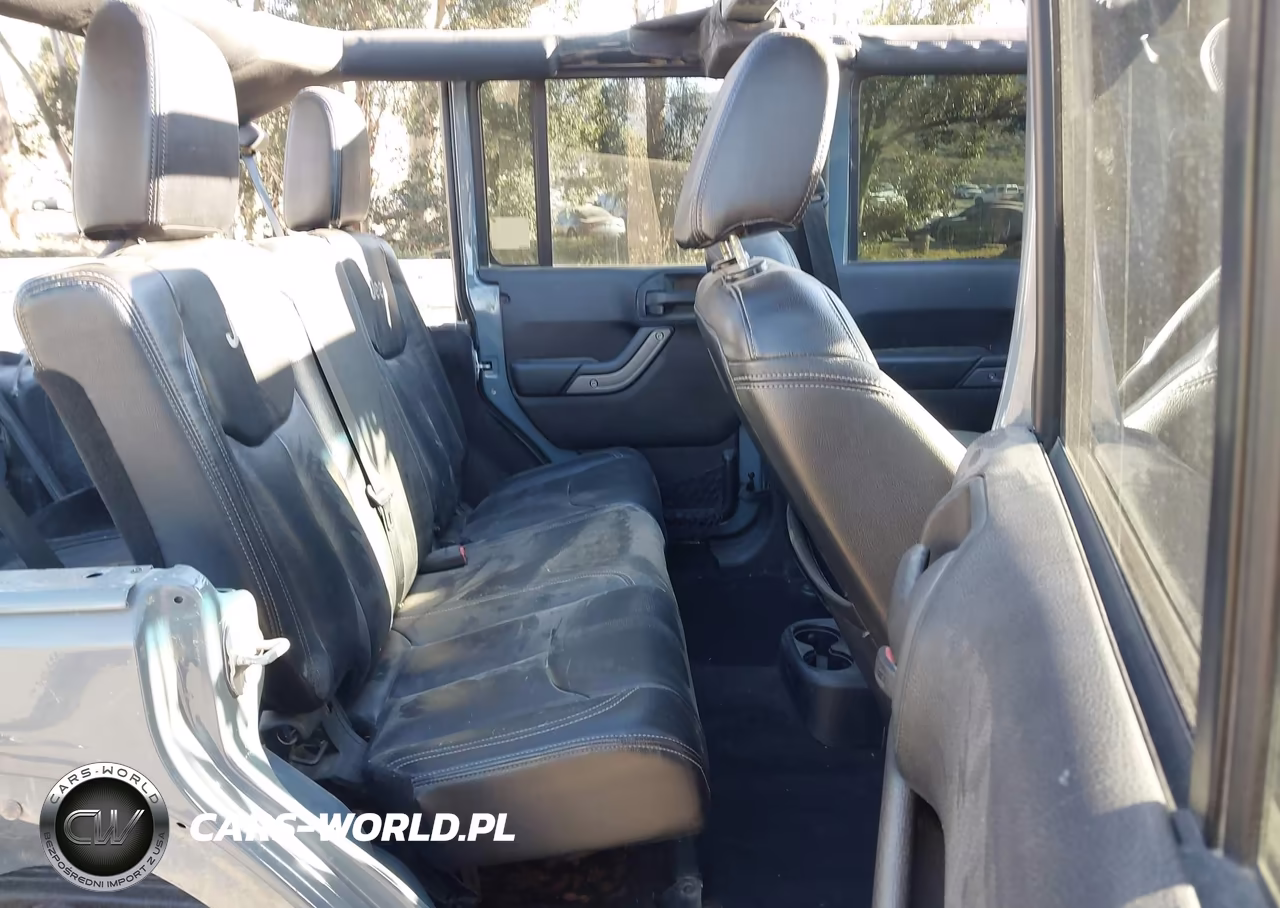 2014 Jeep Wrangler Unlimited Sport VIN:1C4BJWDG2EL305179 - 8