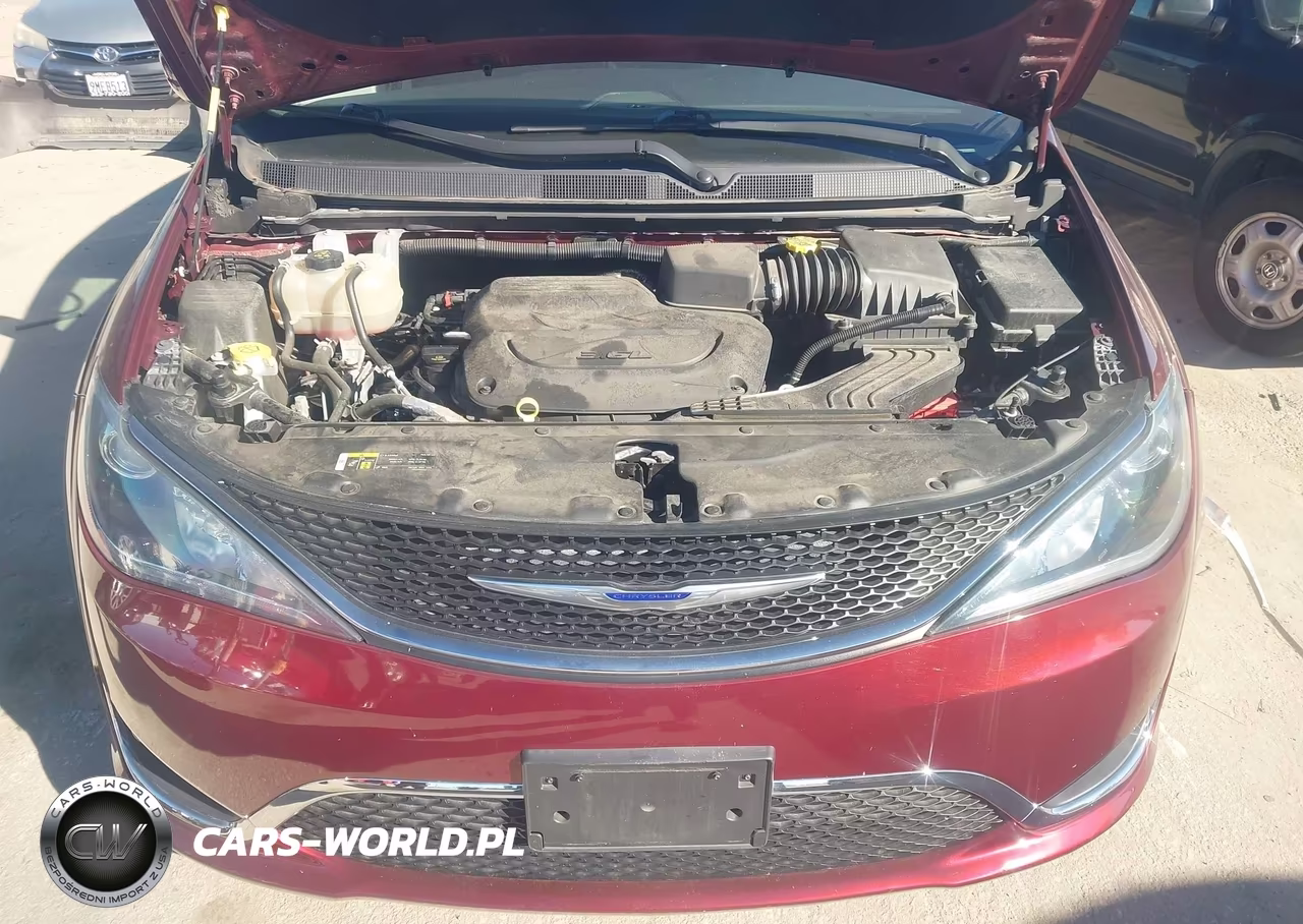 2019 Chrysler Pacifica Touring L VIN:2C4RC1BG2KR587986 - 10