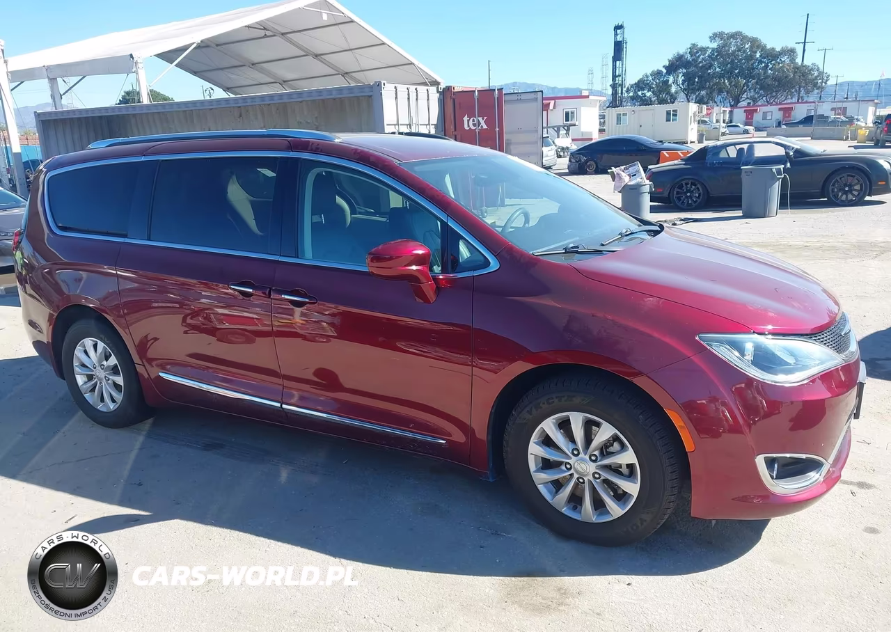 2019 Chrysler Pacifica Touring L VIN:2C4RC1BG2KR587986 - 13