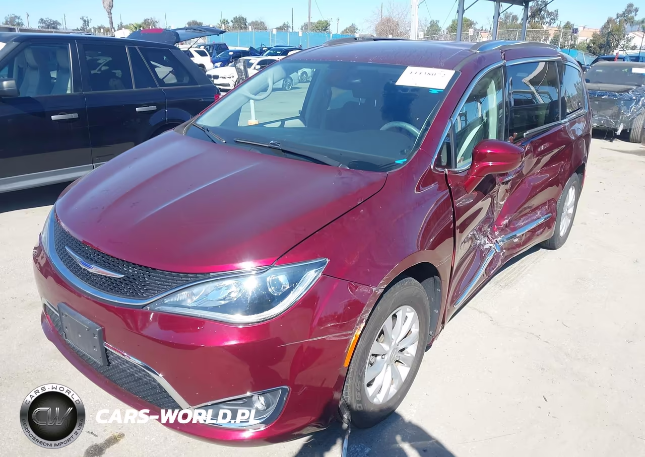 2019 Chrysler Pacifica Touring L VIN:2C4RC1BG2KR587986 - 2