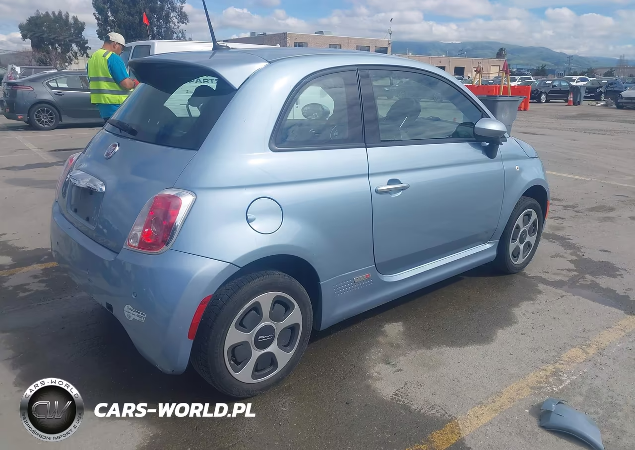 2015 Fiat 500E Battery Electric VIN:3C3CFFGE0FT503074 - 4