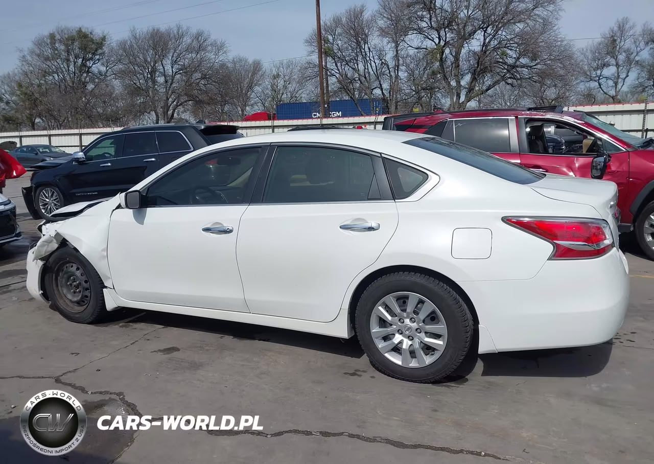 2015 Nissan Altima 2.5 S VIN:1N4AL3AP5FN378907 - 14