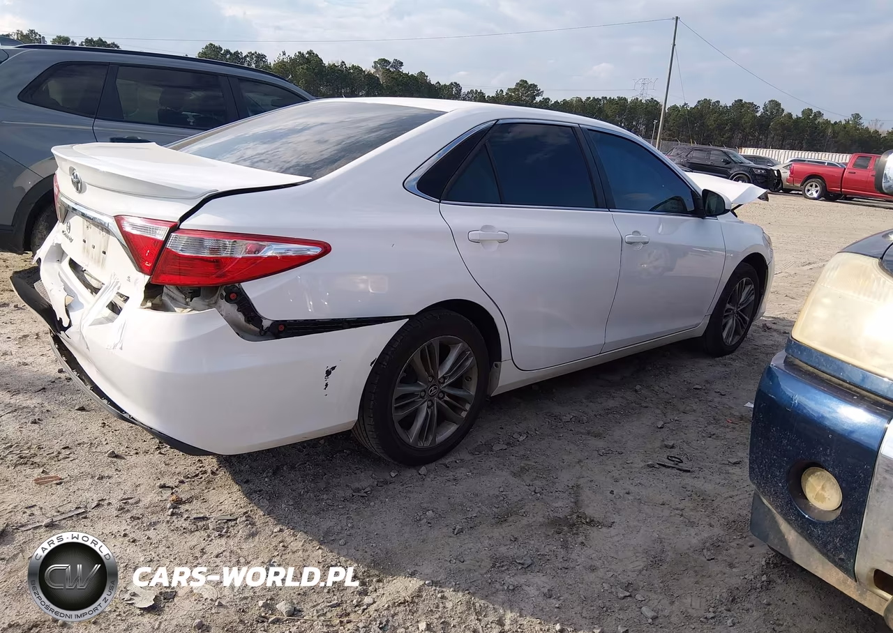 2017 Toyota Camry Se VIN:4T1BF1FK6HU700837 - 4