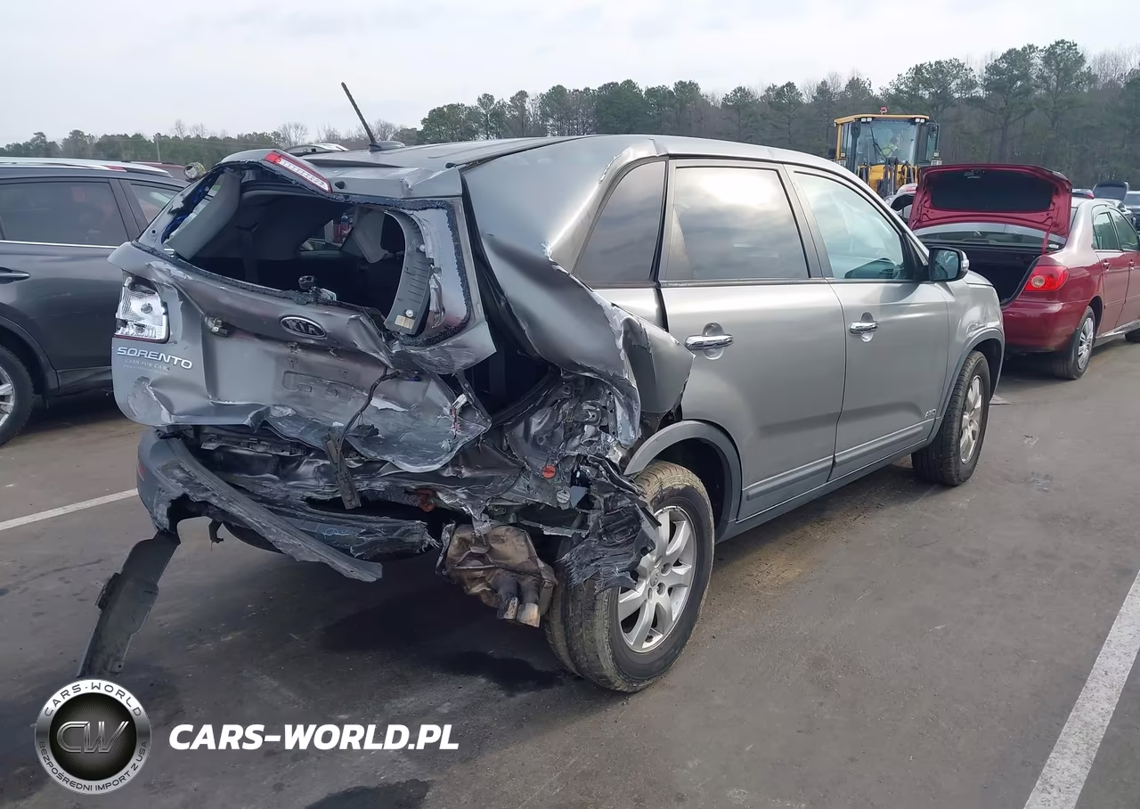 2013 Kia Sorento Lx VIN:5XYKTDA6XDG407852 - 4
