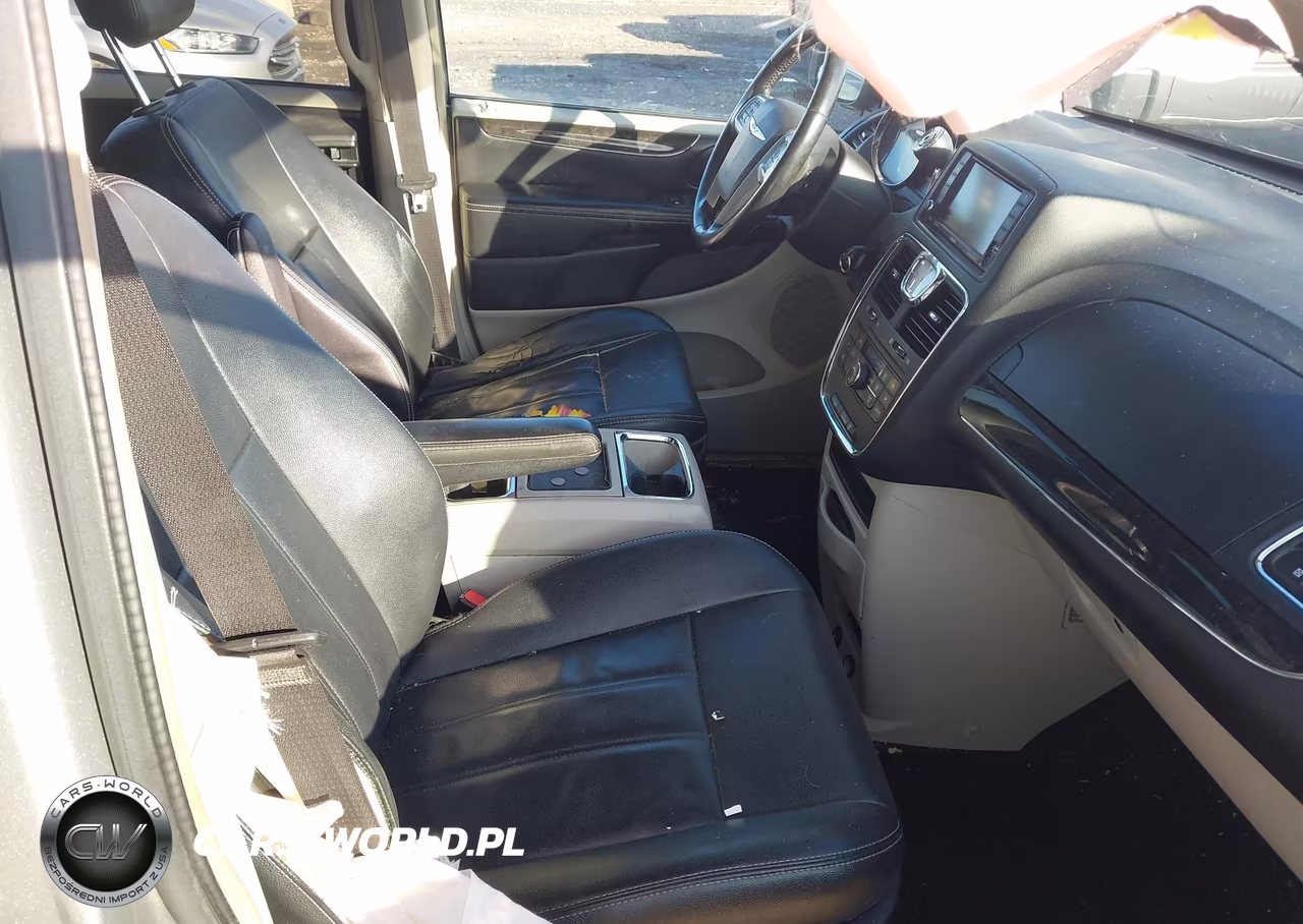 2014 Chrysler Town & Country Touring VIN:2C4RC1BG7ER133673 - 5