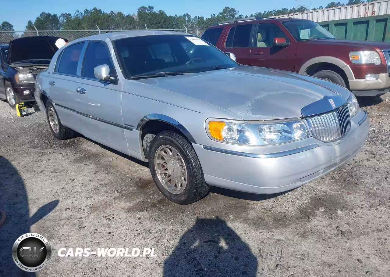 2001 Lincoln Town Car Signature
