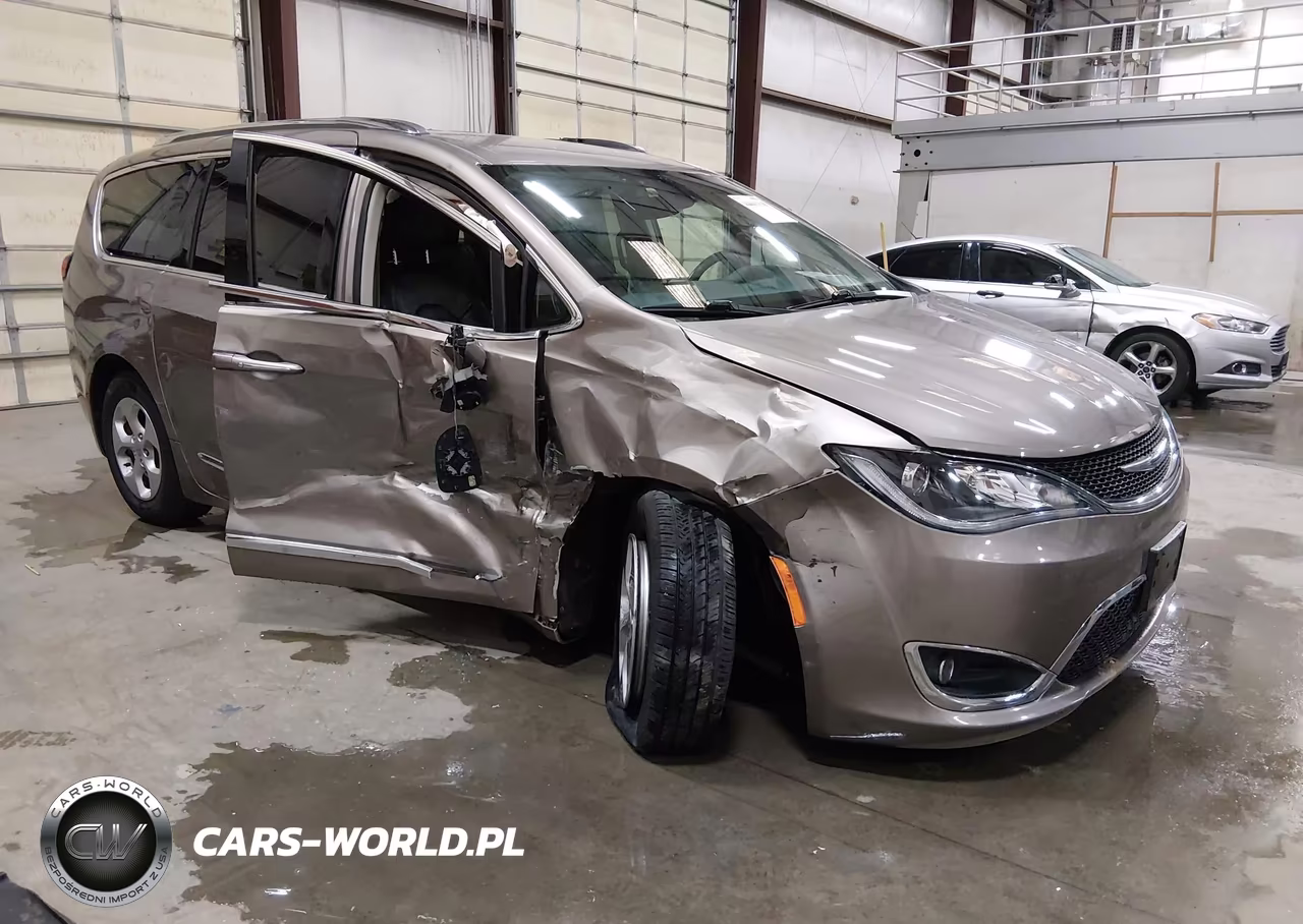 2017 Chrysler Pacifica Touring-L Plus